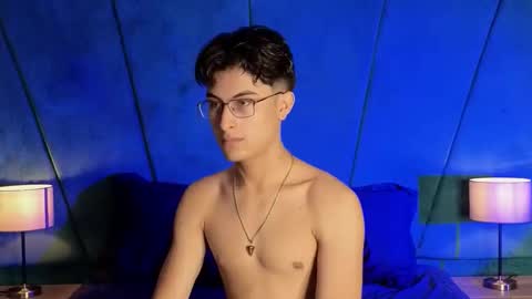 Aaron Ezequiel online show from December 2, 2025, 10:38 pm