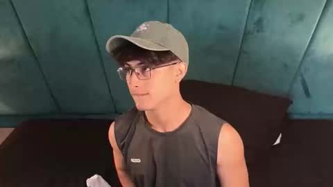 Aaron Ezequiel online show from April 10, 2026, 12:43 pm