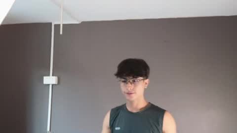 Aaron Ezequiel online show from April 18, 2026, 9:48 pm
