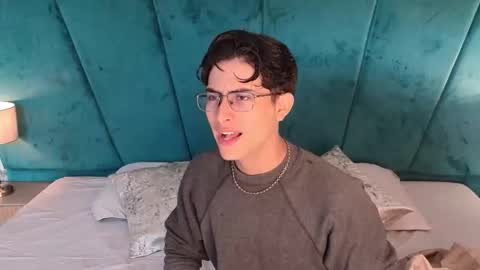 Aaron Ezequiel online show from April 24, 2026, 4:42 pm