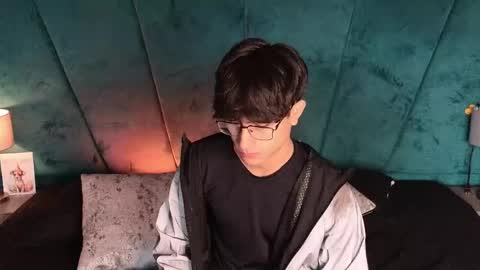 Aaron Ezequiel online show from May 2, 2026, 12:32 pm
