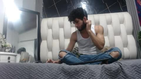 aaron_jones_1 online show from May 30, 2026, 9:17 am