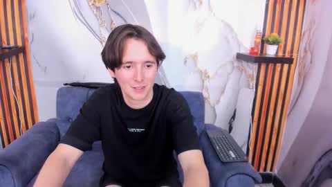 Aaron online show from November 26, 2025, 4:13 am