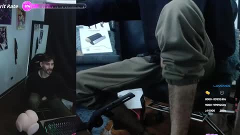 aaron_malikk online show from April 22, 2026, 9:05 pm