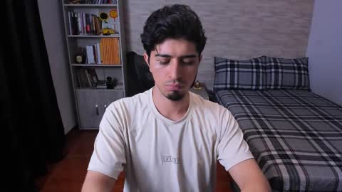 Aaron online show from December 2, 2025, 10:05 pm