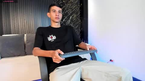 Aaron online show from April 12, 2026, 1:27 pm