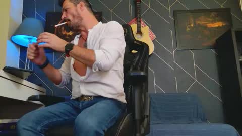 Aaron online show from October 21, 2025, 2:07 pm