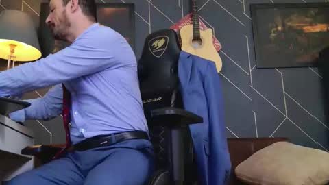 Aaron online show from December 22, 2025, 2:19 am