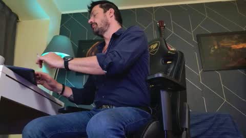 Aaron online show from March 16, 2026, 9:41 pm