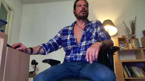 Aaron online show from May 5, 2026, 12:51 am
