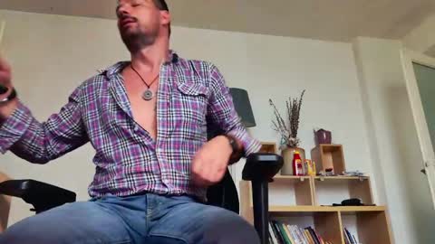 Aaron online show from May 20, 2026, 6:52 am