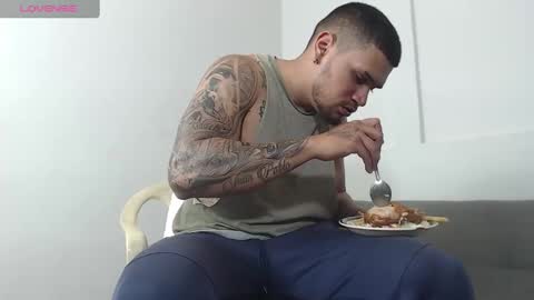 Snapshot of aaronhunter__ chatting on January 22, 2025, 12:27 am ig aaron hunter123 online show from January 22, 2025, 12:27 am