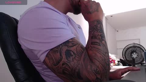 Snapshot of aaronhunter__ chatting on February 6, 2025, 5:19 pm ig aaron hunter123 online show from February 6, 2025, 5:19 pm