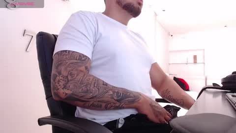 Snapshot of aaronhunter__ chatting on February 24, 2025, 3:20 pm ig aaron hunter123 online show from February 24, 2025, 3:20 pm