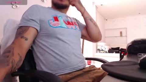 Snapshot of aaronhunter__ chatting on March 8, 2025, 1:57 pm ig aaron hunter123 online show from March 8, 2025, 1:57 pm