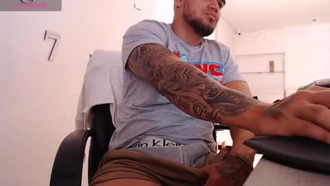 Snapshot of aaronhunter__ chatting on March 8, 2025, 5:11 pm ig aaron hunter123 online show from March 8, 2025, 5:11 pm