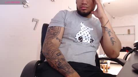 Snapshot of aaronhunter__ chatting on March 12, 2025, 1:51 pm ig aaron hunter123 online show from March 12, 2025, 1:51 pm