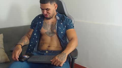 Snapshot of aaronhunter__ chatting on October 7, 2025, 4:04 pm ig aaron hunter123 online show from October 7, 2025, 4:04 pm