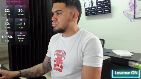 ig aaron hunter123 online show from March 5, 2026, 4:25 pm