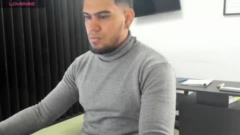 ig aaron hunter123 online show from March 12, 2026, 2:23 pm