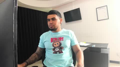 ig aaron hunter123 online show from March 27, 2026, 4:18 pm