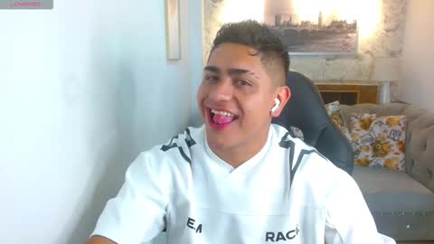 Snapshot of aaronn_12 chatting on September 12, 2025, 12:05 pm Aaron online show from September 12, 2025, 12:05 pm