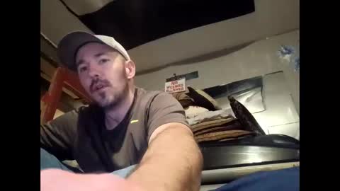 aaronshere888888 online show from March 20, 2026, 11:37 am