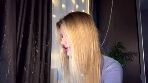 Abbi online show from December 1, 2025, 3:28 pm