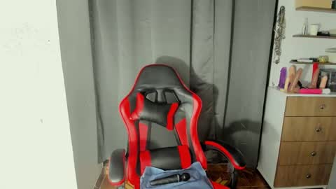 Snapshot of abbi_moon chatting on April 4, 2026, 12:09 am Martina online show from April 4, 2026, 12:09 am