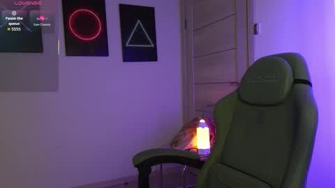 ABBY LAKER online show from October 7, 2025, 4:37 pm