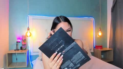 Abby Dixon  online show from March 5, 2026, 1:18 pm