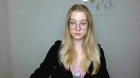 Snapshot of abbymoore__ chatting on November 2, 2025, 9:44 am Abby Lovense is active online show from November 2, 2025, 9:44 am