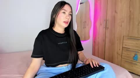 Snapshot of abbyquinn__ chatting on June 25, 2026, 7:13 am Abby online show from June 25, 2026, 7:13 am
