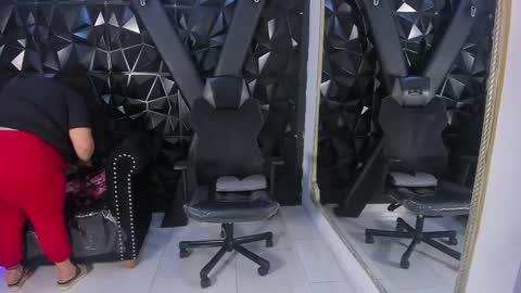 abbyrogers1 online show from April 14, 2026, 3:23 am