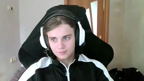 Snapshot of abbysal_blade chatting on October 3, 2025, 8:00 am abbysal_blade online show from October 3, 2025, 8:00 am