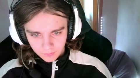 abbysal_blade online show from November 14, 2025, 6:12 am