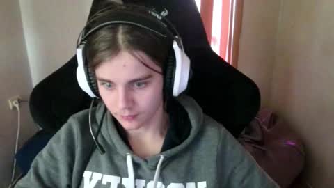 abbysal_blade online show from November 30, 2025, 5:55 am