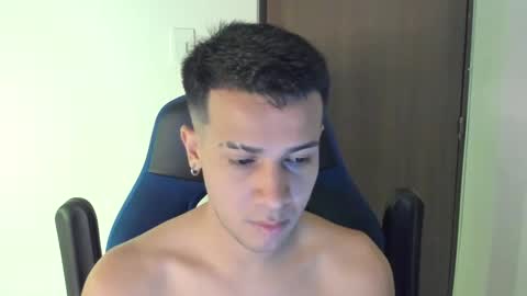 Independence model AbelAsburgo online show from December 1, 2024, 10:53 pm