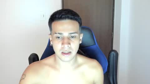 Independence model AbelAsburgo online show from December 14, 2024, 12:01 am