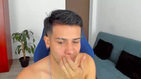 Independence model AbelAsburgo online show from November 26, 2025, 9:16 pm