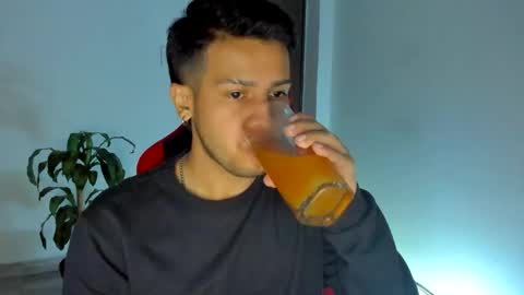 Independence model AbelAsburgo online show from December 16, 2025, 1:21 am