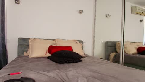 Mermaid online show from April 5, 2026, 10:12 am