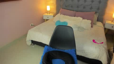 Snapshot of abril_777 chatting on April 6, 2026, 11:27 pm Abril 777 online show from April 6, 2026, 11:27 pm