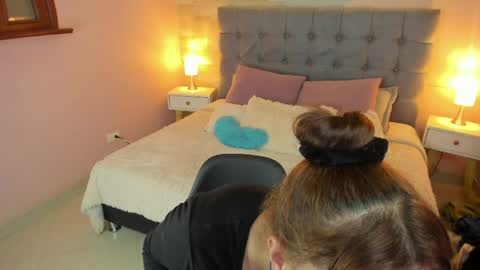 Snapshot of abril_777 chatting on April 9, 2026, 6:19 am Abril 777 online show from April 9, 2026, 6:19 am