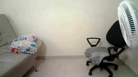 abril__ass online show from October 24, 2025, 4:14 pm