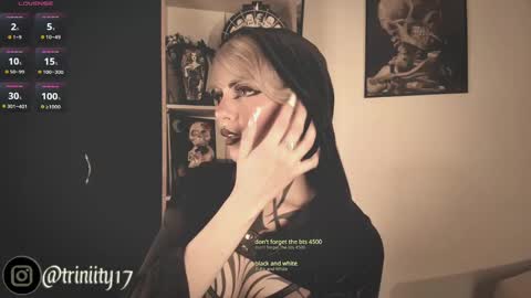 Snapshot of abril__colen chatting on December 10, 2024, 4:17 pm April online show from December 10, 2024, 4:17 pm