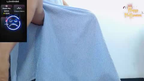 Abril Beltran online show from October 15, 2025, 11:27 pm