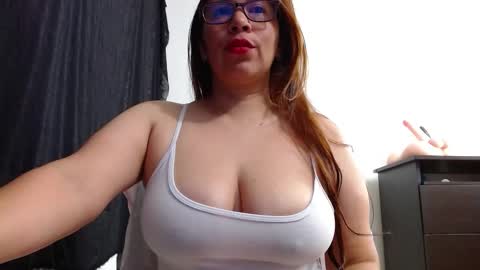 abril_bianchi online show from October 31, 2025, 2:40 pm