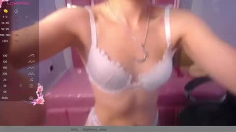 Snapshot of abril_ch_ chatting on June 20, 2026, 12:30 pm abril_ch_ online show from June 20, 2026, 12:30 pm