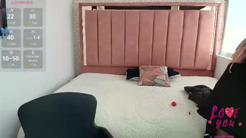 Abril Fox online show from March 23, 2026, 7:29 pm